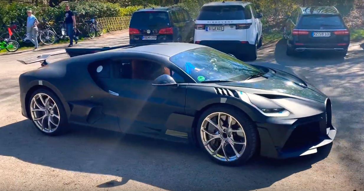 1557823148233690.jpg bugatti-divo-spotted-in-the-wild-w16-engine-startup-sounds-brutal_3.jpg