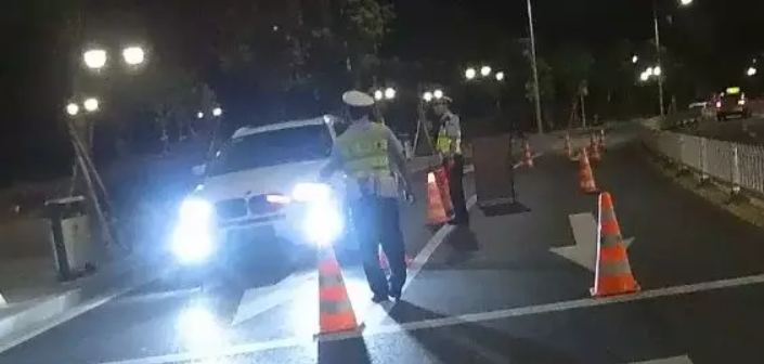 珠海大批百万保时捷、路虎、宝马X6遭车主遗弃！都在这个豪华停车场！ 