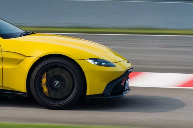 Vantage是换壳AMG GT S?开玩笑!——玩车