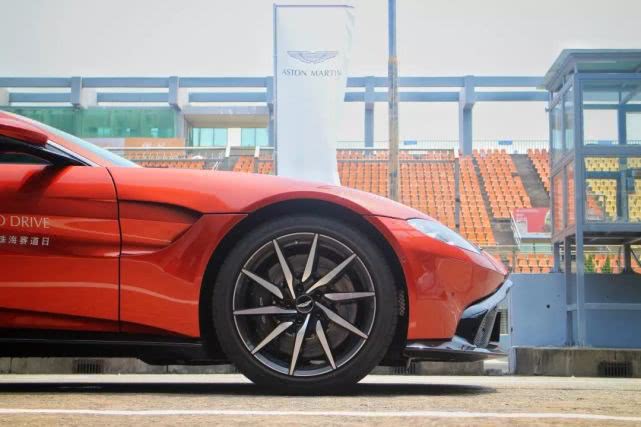Vantage是换壳AMG GT S?开玩笑!——玩车