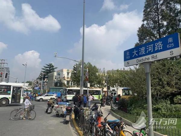 上海金沙江路车祸，已造成2死12伤，肇事司机仍在抢救   