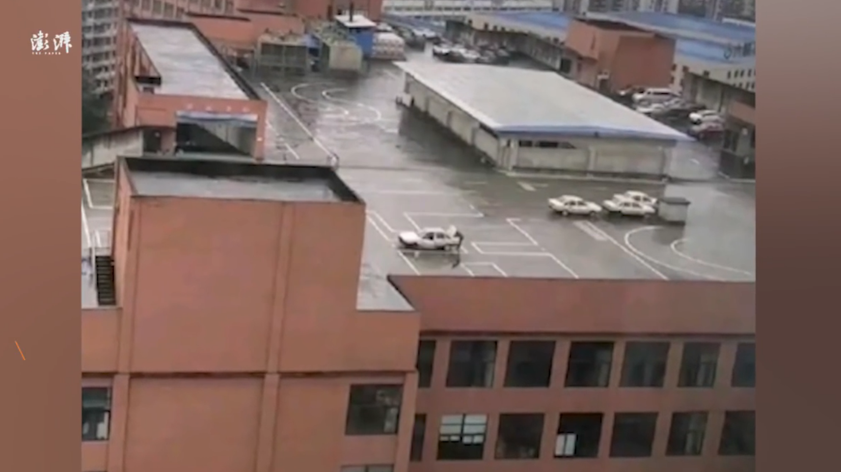 又火了！重庆一驾校建在7层楼顶，距离地面20米左右