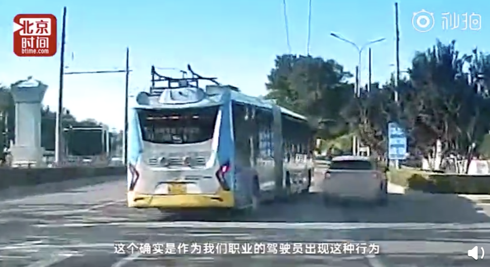 北京公交车与宝马车斗气飙车，公交车上演“神龙摆尾”