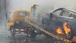 爆燃！又一辆新能源汽车起火