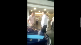 雅阁失速门“事件”，车主到4S店进行维权遭拒绝