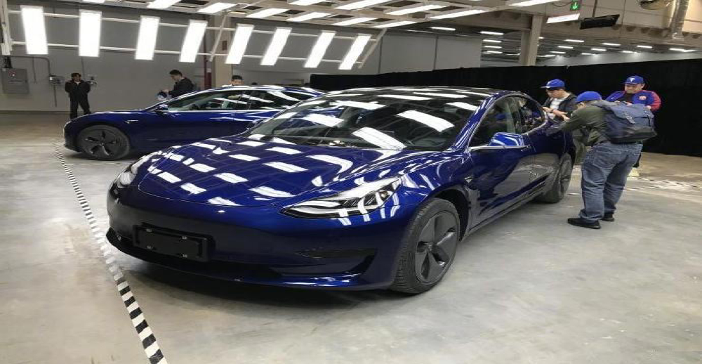 国产版特斯拉Model 3实车亮相 预计中国售价35.58万元起