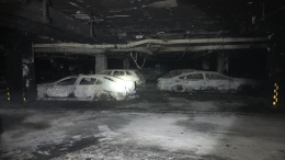 青岛一地下停车场突发车辆自燃，殃及40多辆汽车损失惨重
