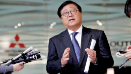 由日本人继续领导，益子修出任三菱汽车董事长