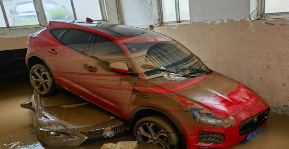 郑州大量水淹车公开拍卖，新款Model Y 7万元起拍