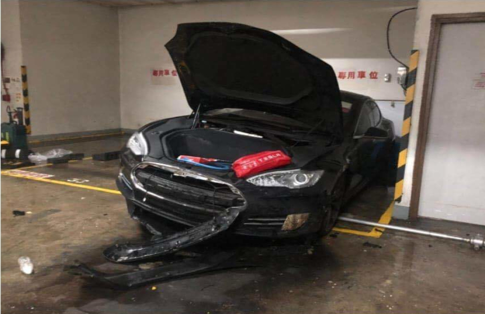 香港一台特斯拉Model S起火自燃，上海特斯拉自燃事件原因仍未公布