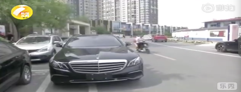 西安奔驰车2000公里就出现电瓶损坏,还要被捆绑销售装潢