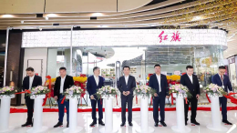 万达正式进军汽车圈，首家体验店开业