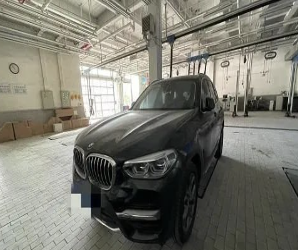 宝马X3两次“刹不住” 4S店内又碰撞：检测数据一切正常