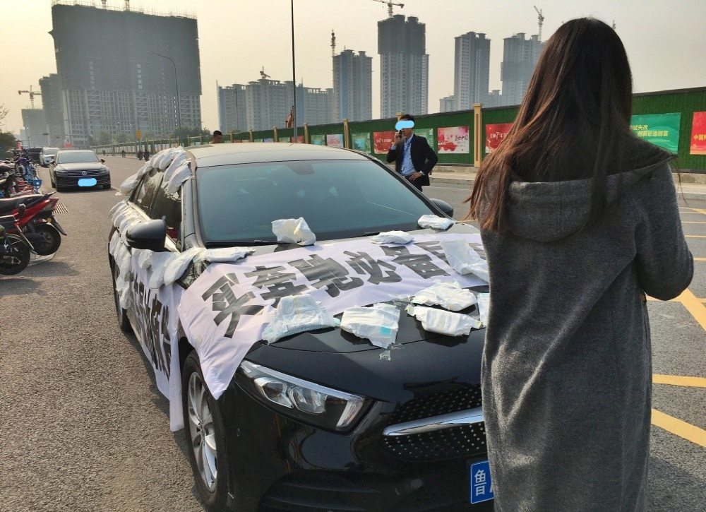 未完待续|济南奔驰女车主”尿不湿”维权，发动机或有新问题