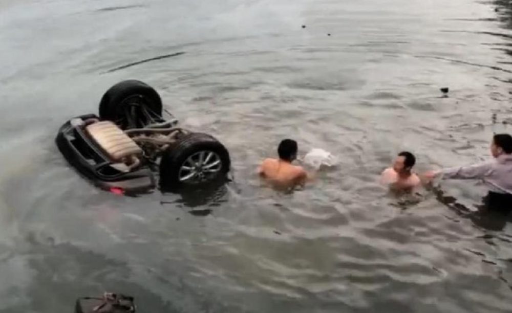 突发！武汉一副区长自驾游坠河身亡