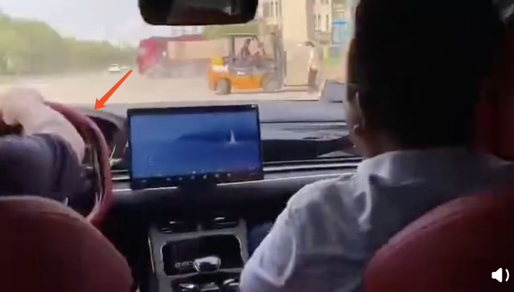 又一次！比亚迪汉“危险试驾”，闹市环境超120km/h