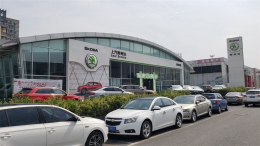 车主发现新车有补漆痕迹，向4S店索赔3倍服务费遭拒