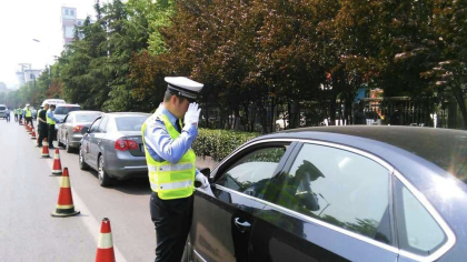 京津冀三地机动车排放不合格将扣驾驶证并处3000罚款
