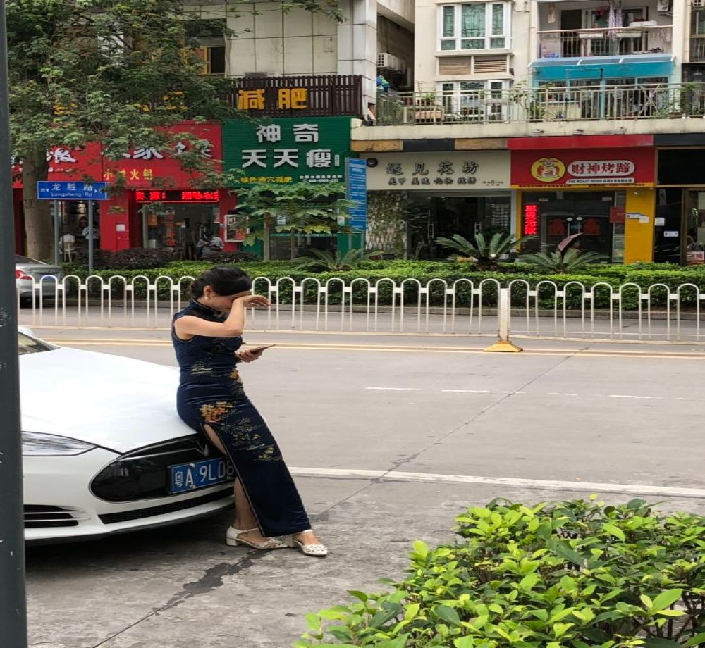 比亚迪救援没电的特斯拉，真事还是营销？