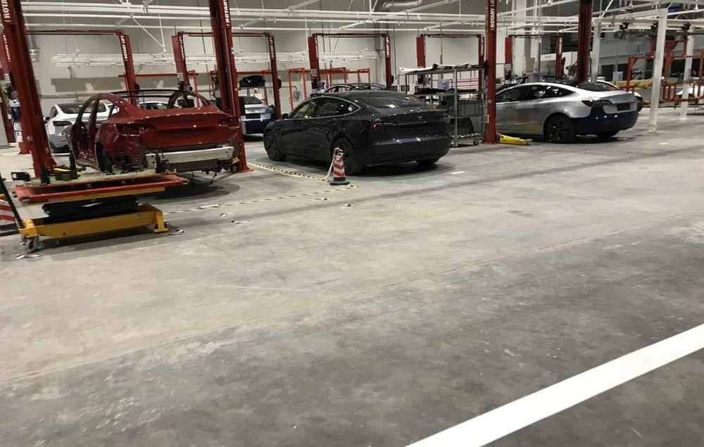 特斯拉上海工厂Model 3试装车下线，还获中方银行巨额贷款