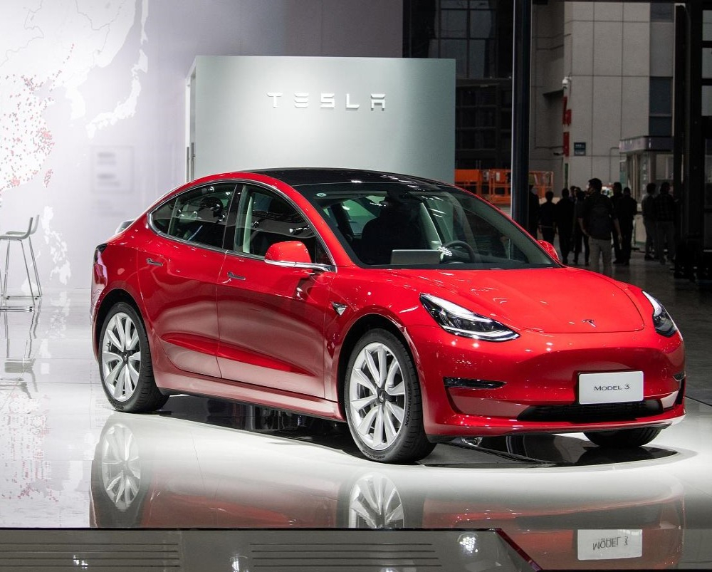 特斯拉官方“减配”，入门版Model 3强制降级取消部分软件功能