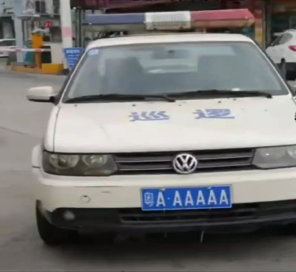 广州粤A·AAAAA牌巡逻车被曝光，警方通报：治保会自行改装