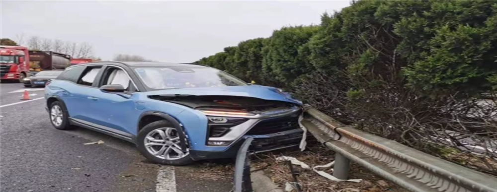 蔚来车型疑似自动紧急制动失效，致车辆遭成严重事故