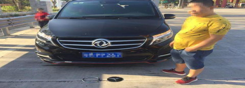 奔驰太招摇，车主为“低调”将车标改成东风
