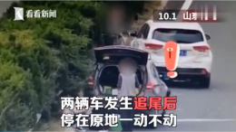 追尾后当事人在超车道淡定吃饭，交警怒喊“这是在玩嘛呢”