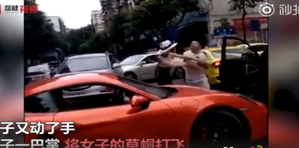 重庆保时捷女车主怒扇男司机耳光，警方通报：女车主遭罚，双方已和解