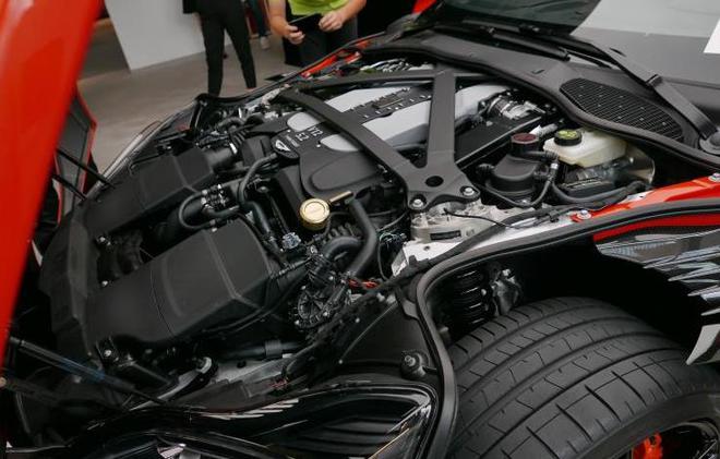 é¿æ¯é¡¿Â·é©¬ä¸DBS Superleggera Volanteå½å
é¦å