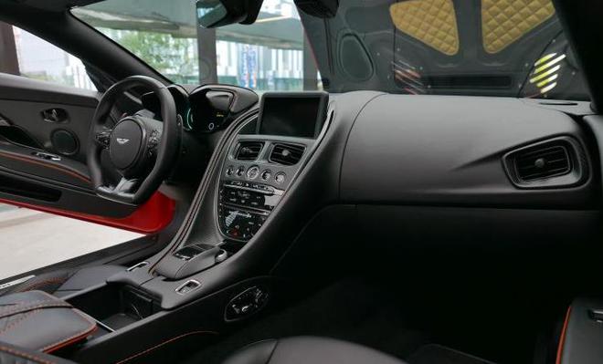 é¿æ¯é¡¿Â·é©¬ä¸DBS Superleggera Volanteå½å
é¦å