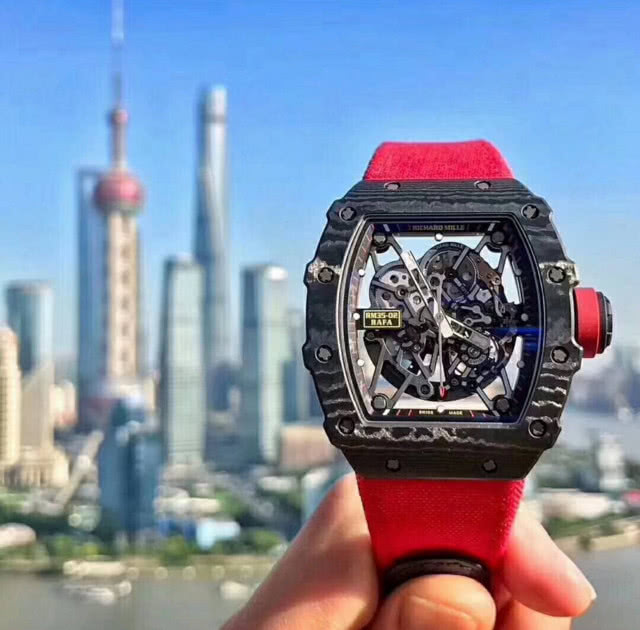 什么级别的车对比同等级表,看看你戴的表符合开的车吗?