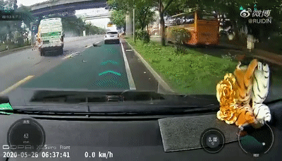1590477805259005.gif 640.gif